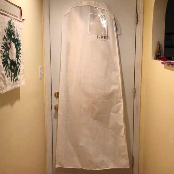 Classy, elegant, trumpet-style wedding gown - Picture 5 of 5